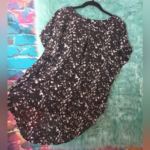 Simply Vera Vera Wang Black and Gray V-Neck Floral Blouse Size XXL - Picture 7 of 10